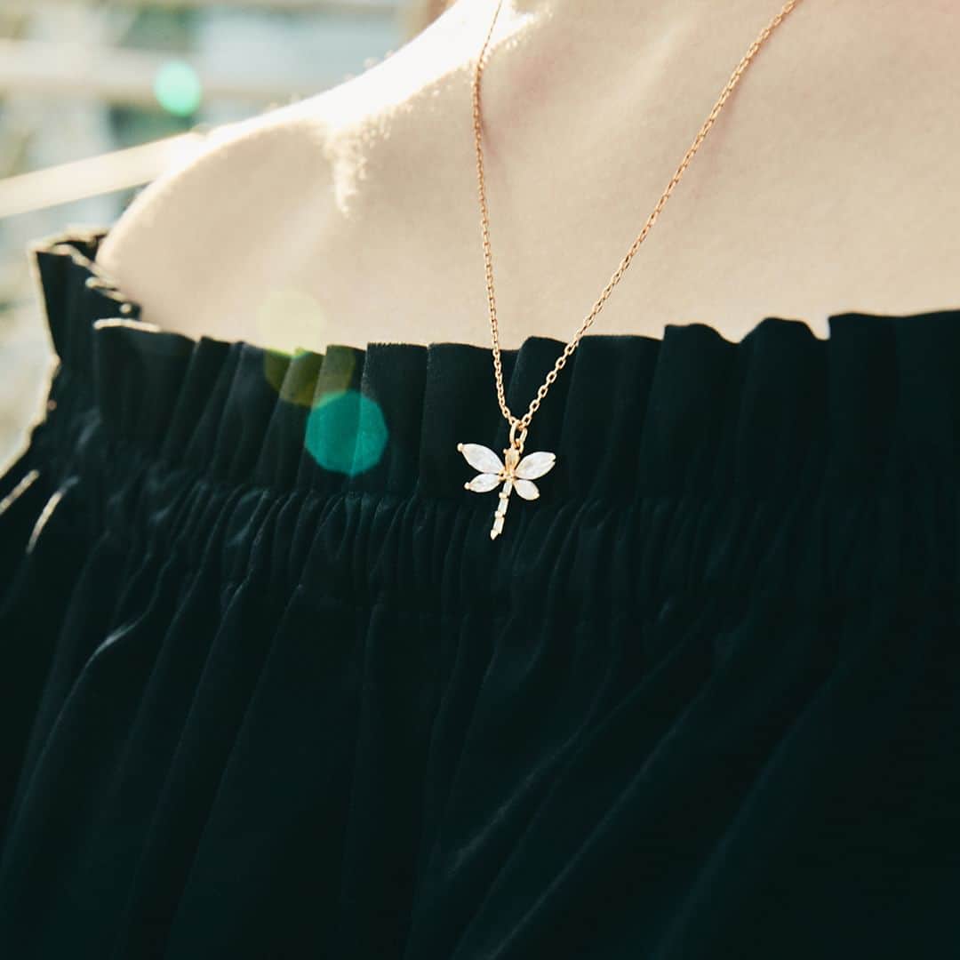 ケイト・スペードのインスタグラム：「キラキラと輝くトンボが ラッキーモチーフ  #katespadeny #katespadejapan #ケイトスペード #ケイトスペードニューヨーク」