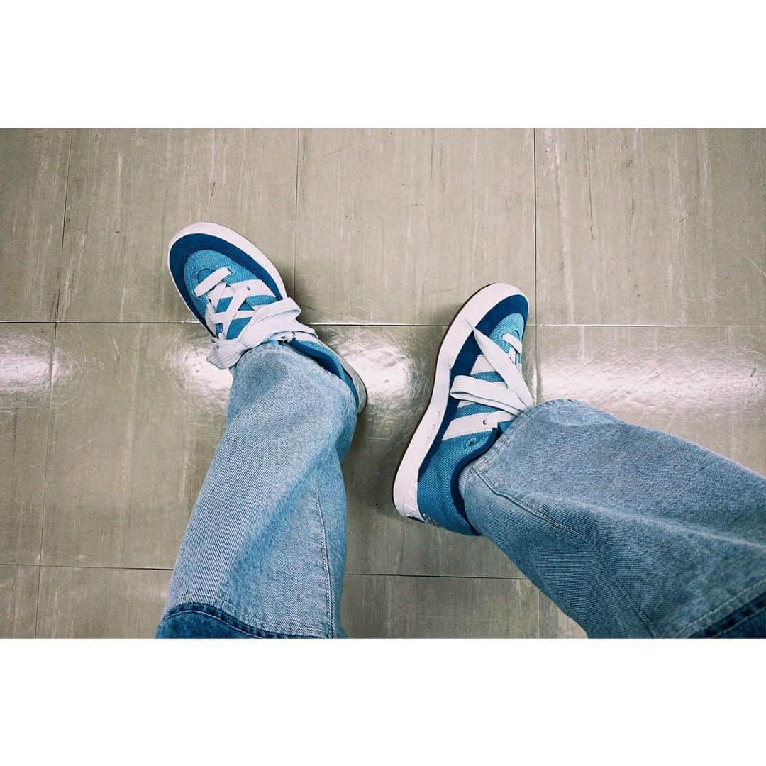 和田颯のインスタグラム：「. 可愛い配色。 色違いもゲットしてしまった笑 いつかそっちも載せよう👟 @adidasoriginals Adimatic Hemp "Preloved Blue" #adidas  #adimatic」