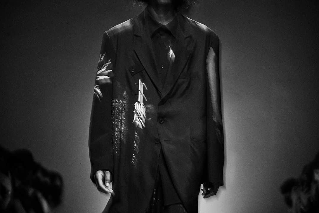 山本耀司さんのインスタグラム写真 - (山本耀司Instagram)「Yohji Yamamoto POUR HOMME 2023 S/S⁠ ⁠ #YohjiYamamoto⁠ #YohjiYamamotoPOURHOMME」4月24日 20時01分 - yohjiyamamotoofficial