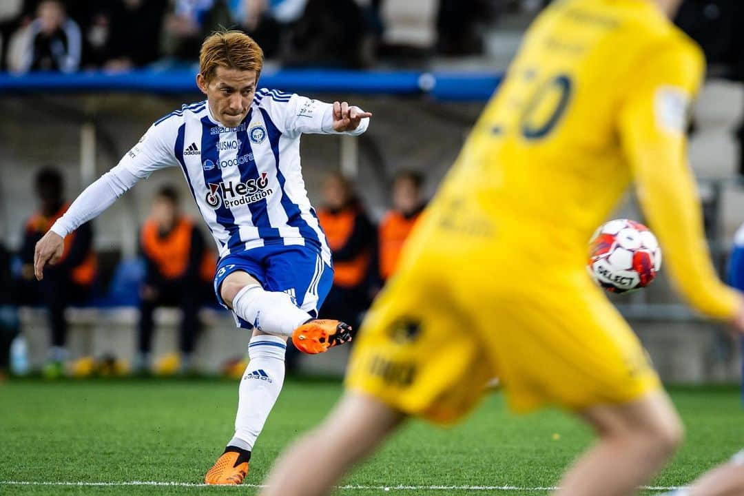 田中亜土夢さんのインスタグラム写真 - (田中亜土夢Instagram)「開幕4戦負けなし🔵⚪️ @hjkhelsinki  #Finland#Helsinki#veikkausliiga#ヘソプロダクション @hesoproduction   @veikkausliiga  Photo: @r1kuexposures」4月24日 20時03分 - atom_tanaka_official