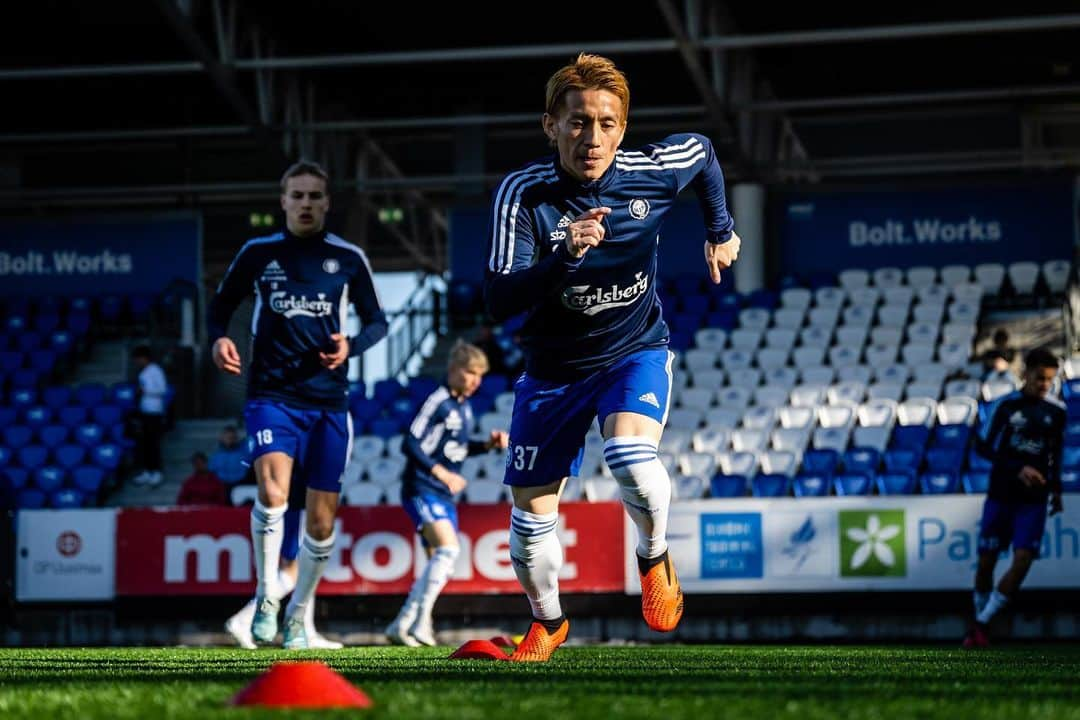 田中亜土夢さんのインスタグラム写真 - (田中亜土夢Instagram)「開幕4戦負けなし🔵⚪️ @hjkhelsinki  #Finland#Helsinki#veikkausliiga#ヘソプロダクション @hesoproduction   @veikkausliiga  Photo: @r1kuexposures」4月24日 20時03分 - atom_tanaka_official