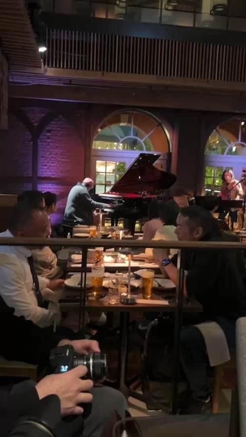 ユーコ・スミダ・ジャクソンのインスタグラム：「@bluenote_place  Jazz night  ママドキドキ」