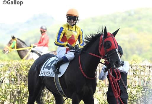 古川奈穂さんのインスタグラム写真 - (古川奈穂Instagram)「今週も土日共に福島競馬場で騎乗させて頂きました。 先週も乗せて下さった関係者のみなさま、応援してくださったみなさま、ありがとうございました。  土曜日の12Rをドクターマンボウ号で、日曜日の7Rをアイヲツグモノ号で勝たせて頂きました！ 関係者の皆様、ありがとうございました！！  ドクターマンボウ号はとても強い走りをしてくれました🏇  アイヲツグモノ号は連闘でしたが、最後まで一生懸命走ってくれました✨  ありがとうございました😊  春の福島開催が終わり、来週からは新潟開催が始まります🍀  引き続き頑張ります💪  #ドクターマンボウ  #アイヲツグモノ  #牧浦充徳厩舎   #福島競馬場   写真は #ギャロップ さん」4月24日 20時03分 - naho_furukawa_official