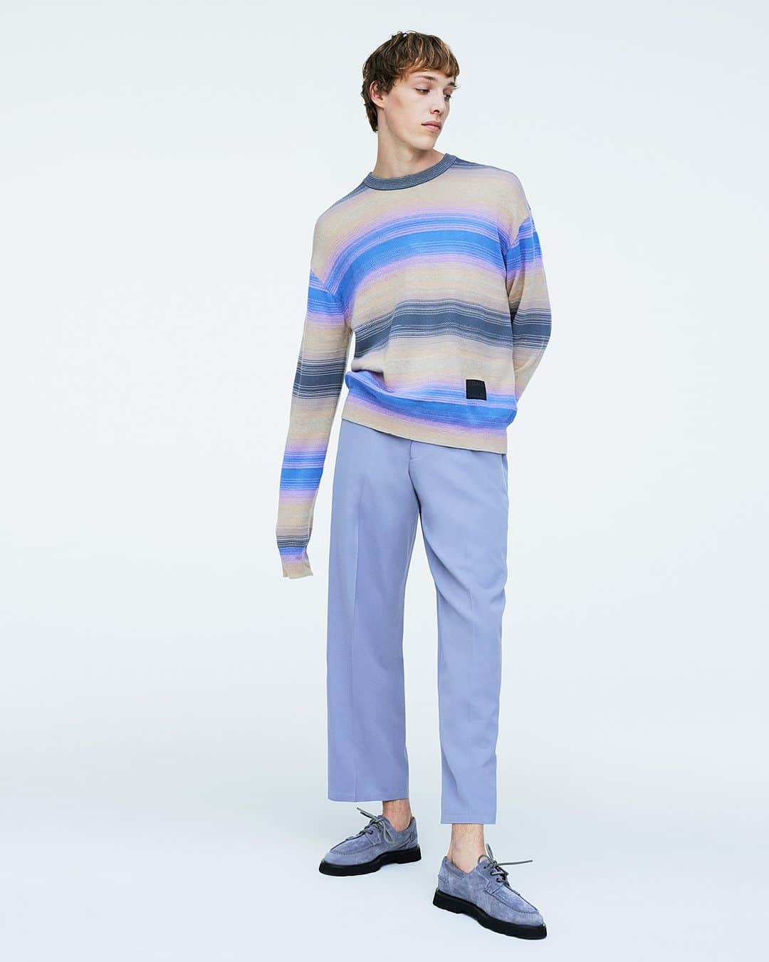 ポールスミスのインスタグラム：「Setting the mood this Monday.  Tap to shop these Horizon Stripe sweaters from our SS23 collection.」