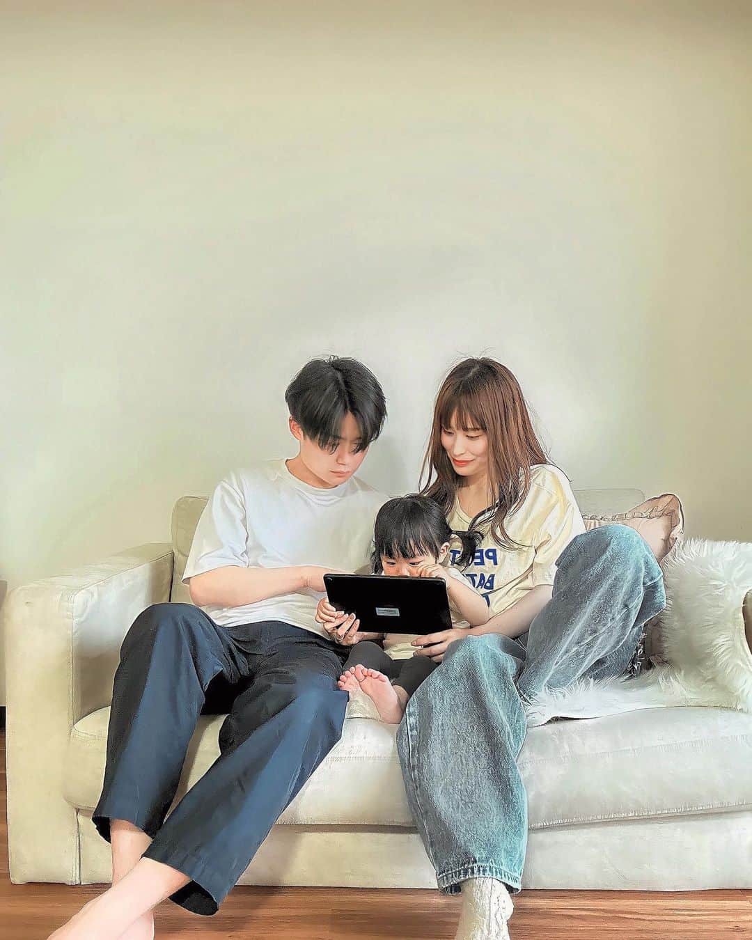 都築青空さんのインスタグラム写真 - (都築青空Instagram)「【HUAWEI】2K高精細タブレット 「HUAWEI MatePad SE 10.4"」お迎えしました。 @huaweimobilejapan  目が疲れにくい2K高精細の没入型ディスプレイと Huawei Histen　8.0によるサラウンド音響📯  キッズモードで、子どもも、楽しく安全に使えます！ ちょうどタブレットに興味津々な頃だったので とても助かってます😭💞 いろんなこと学んでほしいなあ✨   HUAWEI eBook モード搭載で、 白黒のグレースケール表示で、 まるで紙のように快適な読書体験もできるんだって📚  #HUAWEI #HUAWEIMatePad #MatePadSE #タブレット #PR」4月24日 20時07分 - aozora723