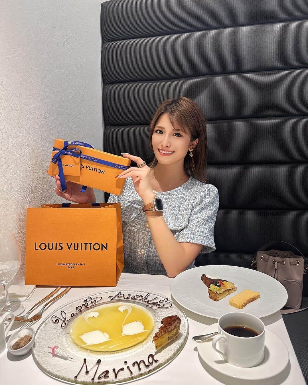 鈴木まりなのインスタグラム：「レイさんと楽曲制作の打ち合わせ🔥  誕生日のお祝いして頂きました🥹✨ ありがとうございます🙏」