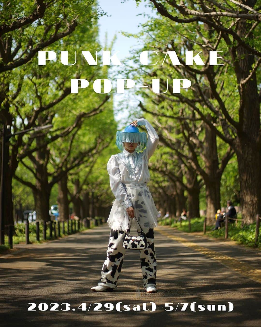 PUNK CAKEのインスタグラム：「🇺🇸GW POP-UPのお知らせ🇺🇸  前回のポップアップが終わりすぐ3月後半から 夏アイテム中心に新商品を探しに アメリカへ買い付けに行ってきました🌟 今回も厳選したキラキラな可愛いアイテムを たーくさん見つけてきたのできっと喜んでもらえる内容になっていると思います✨✨✨  アメリカから荷物も無事到着して現在準備中です📦  今回はゴールデンウィークの開催となります！ 初めての方や久しぶりな方も原宿の時よりもゆっくりとお買い物できると思いますので、是非お気軽に来てくださいね❤️  それと新デザインのオリジナルのトートバッグを発売する予定です‼️  今回に間に合う様に新しいデザインを自分で描いてバッグにしてみました！ 僕自身も仕上がりが楽しみ♬  それとそれと‼️ 数量限定ですが @_erikoyoshida_ のリメイクアイテムも発売予定ですよー❣️ 今回は本当にオススメ盛りだくさんです！ お見逃しなくー🥰  今回も学芸大学での開催となります。 スペースが以前のお店の半分以下なので、混み合った場合色々とご不便をおかけしてしまうかもしれませんが何卒ご容赦ください。  それでは皆様にお会いできる日を楽しみにお待ちしています！  Kinjy   ※オンラインショップ掲載アイテム（instagram掲載アイテム）は基本的には店頭に出ておりません。 試着などご希望の方は事前にDMを頂ければご準備しておきます。 （見るだけでも問題ありませんのでお気軽にお声掛けください）  日程/ 4.29(土)～5.7(日)  時間/ 13:00～20:00  場所/ 東京都目黒区鷹番3-4-10 2F」