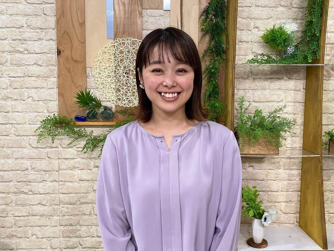テレビ新広島さんのインスタグラム写真 - (テレビ新広島Instagram)「河野行恵アナ復帰🎊  2021年7月から産休育休に はいっていた河野アナが 復帰しました～😆💓  そしてきょうが 約1年9カ月ぶりのテレビ出演✨  とっっっっても 緊張したみたいで…  写真は本番が終わったあとの 緊張がとけたときの様子🤭  あらためて よろしくお願いします🍀  #河野行恵 #こうのいくえ #河野行恵アナ #河野アナ #テレビ新広島 #tss #アナウンサー#女子アナ  #ひろしま満点ママ #満点ママ #tssライク #ライク」4月24日 20時09分 - tss_tv_official