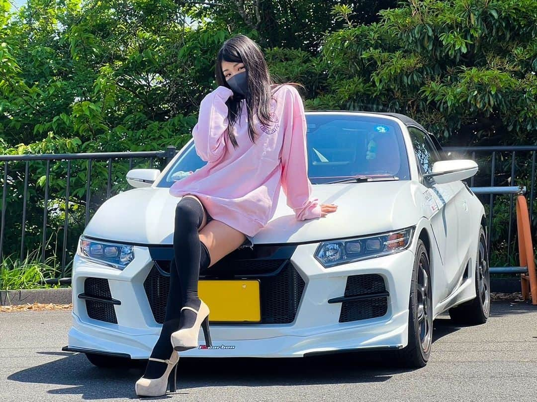 Ruriさんのインスタグラム写真 - (RuriInstagram)「. 📷 @masayuki.ito.1865 さん❤️. 🏎 @rs_carbon ❤️. 👚 @madbro.jp ❤️. . この服可愛い🤩 昨日のと同じ @madbro.jp さんのお洋服💕. こーゆーのすごい好きだし、車とも合う🥰. . . #madbro #皇治 #プロデュース #マッドブロ #コラボ #rscarbon #rsカーボン #デモカー #キャンギャル #車横モデル #インフルエンサー #モデル #jdm #japanesegirl #model #キャンペーンガール #prモデル #車好き #エスロクガール #s660 #エスロク女子 #s660のある風景 #s660のある生活 #スポーツカー #マニュアル車 #セクシーカーガールズ」4月24日 20時18分 - r.r_1211