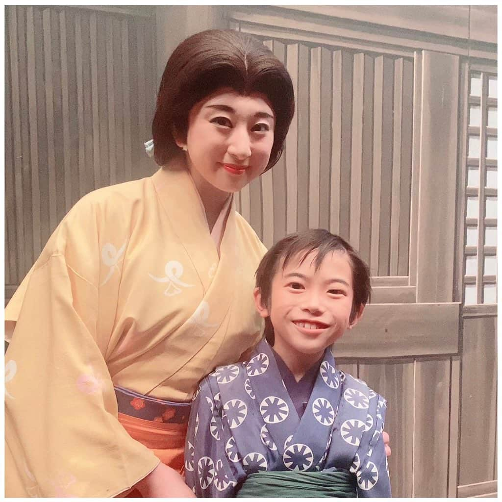 茉玲さや那さんのインスタグラム写真 - (茉玲さや那Instagram)「⁡ ⁡ 本日も2公演、ありがとうございました！  ⁡親鸞の母役をさせて頂いている場面がありまして。 そこで一緒にお芝居している 親鸞の弟役の陽向くんと。 ⁡ いつもニコニコいろんなお話をしてくれる陽向くん。 あぁ〜可愛くて仕方がないっ！！ 愛おしすぎる息子です☺️✨  千秋楽まであと5日！！ ⁡ #若き日の親鸞 #松竹  #京都  #南座 #荒田陽向 くん」4月24日 20時17分 - sayana_egg_98