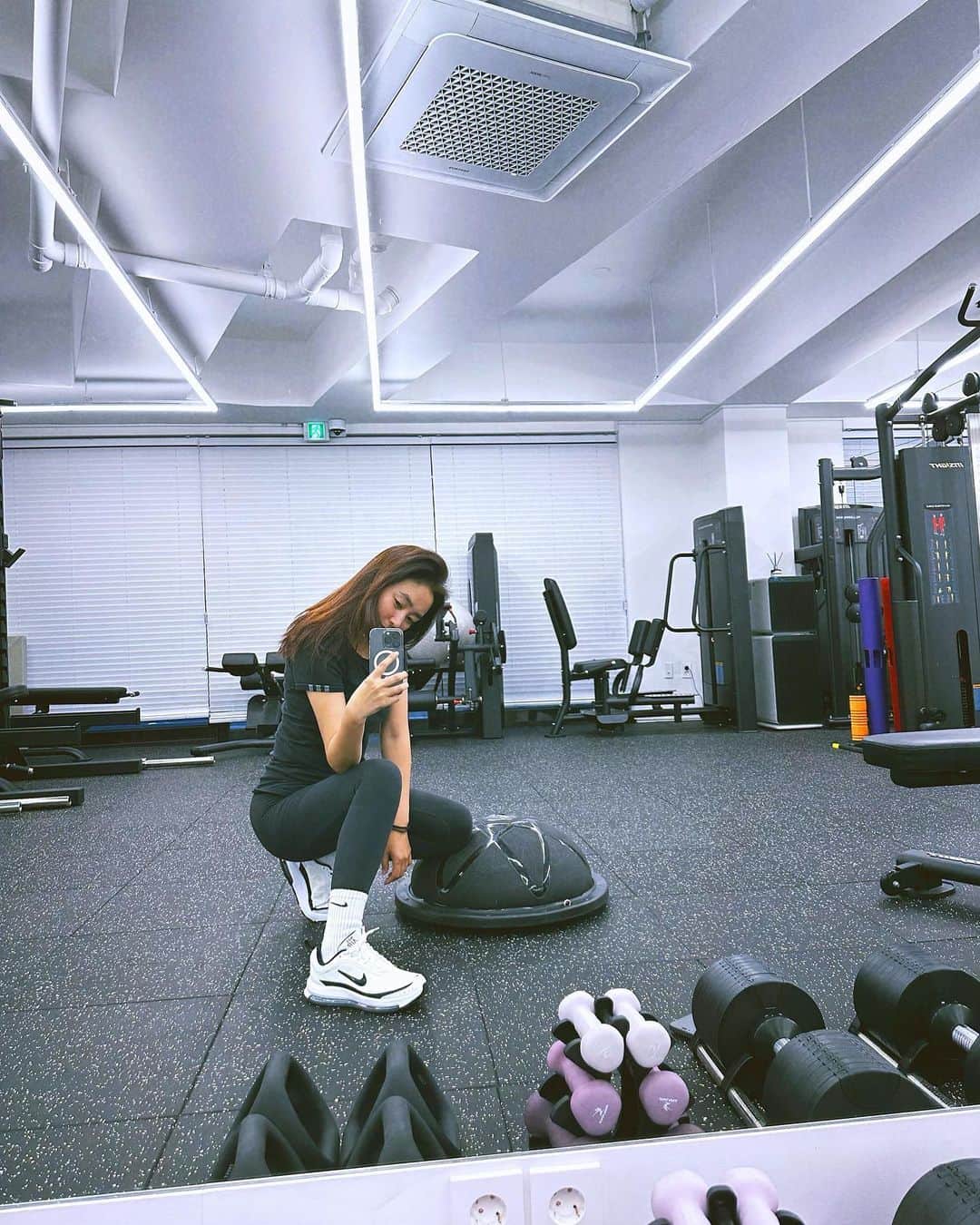 チン・ジェヨンのインスタグラム：「. 정말 오랫만에 저녁운동 훅지나가버린 4월  열심히달린 4월에 가장 아쉬웠던건  내내 바쁘고 컨디션조절이안되어서 운동을 못했던것  고로 또 처음부터 다시 끌어올려야하는 체력  이번에는 진짜 끝까지가볼꺼야 🫦  #오운완  #아무도안말렸지만말리지마  #진재영_제주지엔느」