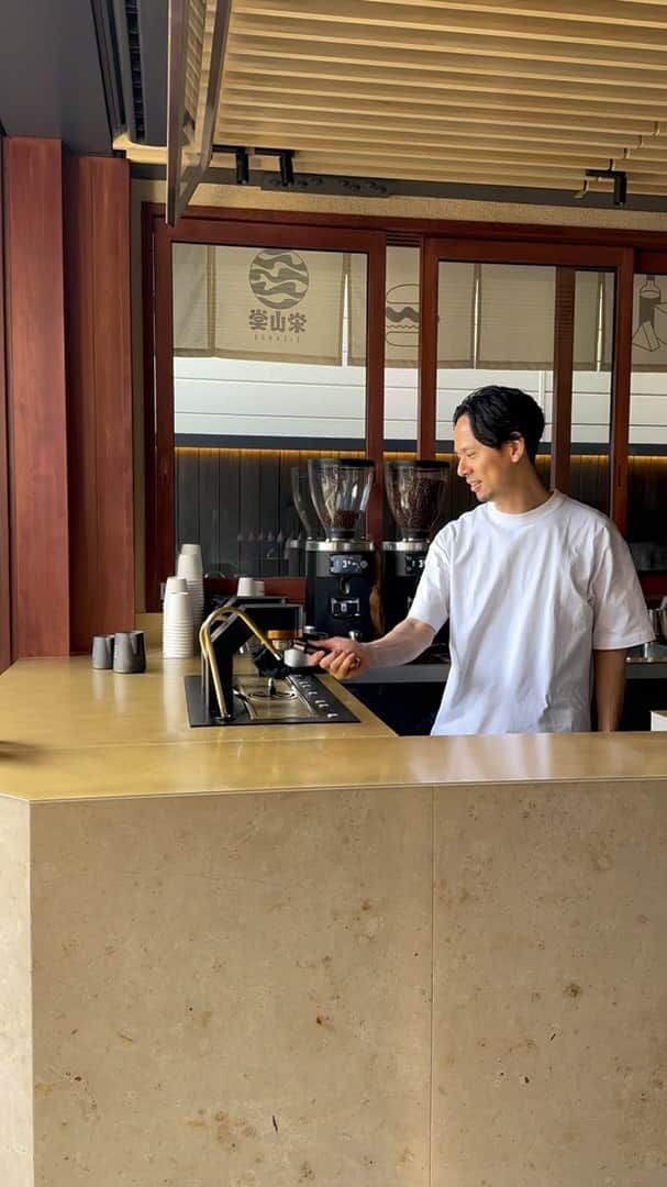 のインスタグラム：「・ 京都も東京も暑かったり寒かったりな気候ですが、 明日もまた是非お立ち寄りください☕️🤎  本店・清水店でお待ちしております。 📍here kyoto 左京区姉西洞院町524  📍here kyoto kiyomizu 東山区清水2丁目226 栄山堂内  ⏱️ 9:00〜18:00 OPEN   #5月は私もhereにおります🤲」