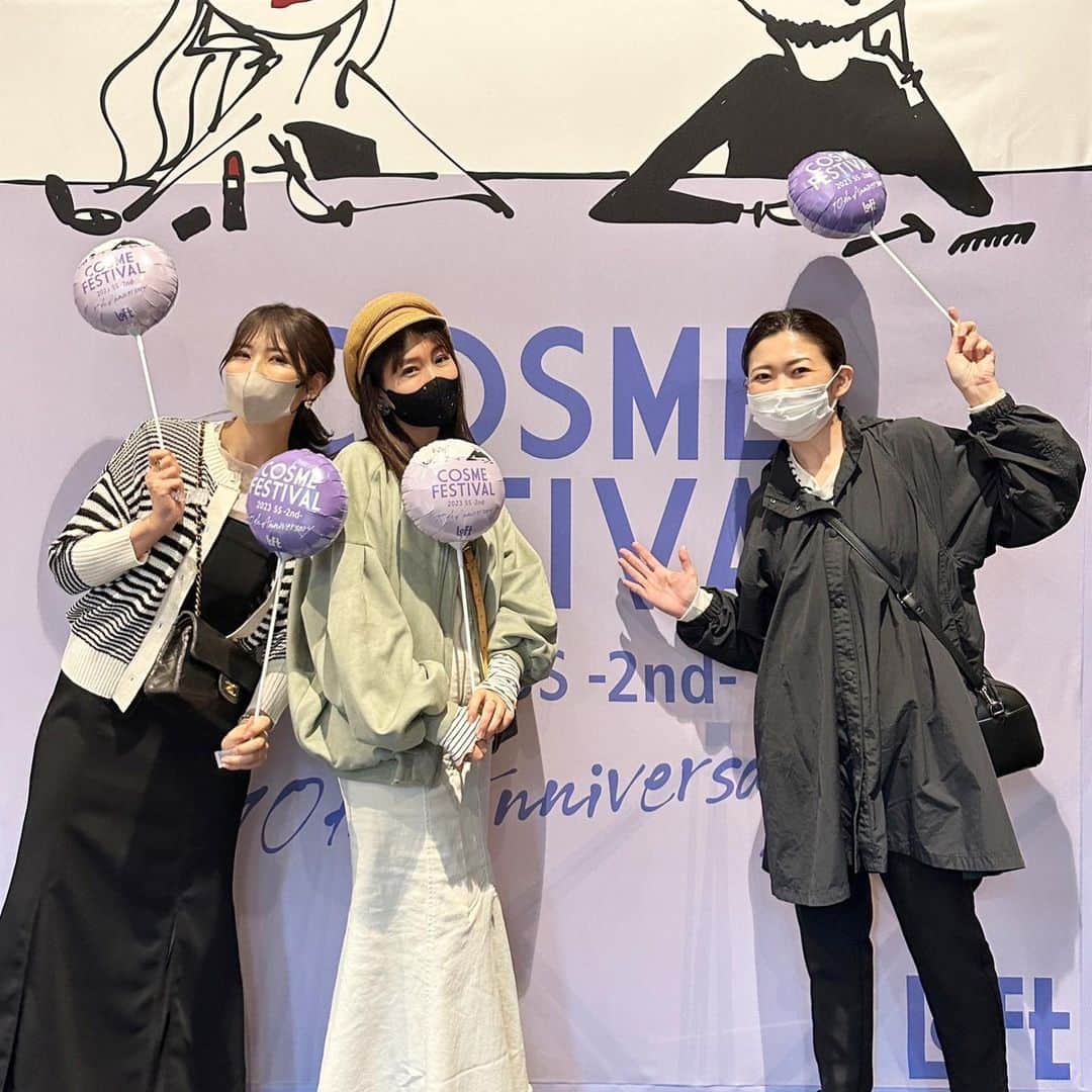 ayakonbubuさんのインスタグラム写真 - (ayakonbubuInstagram)「楽しみにしていたイベントに行ってきたよ️️‼️  ロフトコスメフェスティバル2023SS-2nd今年で10年目✨ 全国のロフトとネットストアで開催されてるって‼️  @wonjungyo_official_jp    #ウォンジョンヨ アイライナーの線の細さやコシの硬さがすごい好みだった。キラキラのライナーも可愛かったなぁ✨  #マッドピーチ  @madpeach_official_jp   ファンデーションは、サラッと伸びてすぐ馴染んでくし、肌の艶感も好み！ケースがすごい可愛い‼️  #colorkey のリップは　 マットな感じが好みのものや、最初グロスのつるんとしたかんじなのにマットに変わるものもあり面白かった️。 匂いがナッツ？みたいな甘い香りですごい好き‼️  @colorkey_jp_official  色も好み️！  鈴木愛理さんのトークショーで聞いたプロデュースされている　 @idimple.official#idimple イエベ　ブルベ関係なく使えるリップと聞いて　すごく欲しくなったー️️。  #エテュセ　の眉マスカラは絶妙な色使いが良くて、新しくでたのは　 前のに艶感がプラスされたんだって️‼️ @ettusaisjp    #vimbeauty のキープコンフィデンスミストは　メイクをピタッと密着キープするんだって‼️  またいろいろ試して投稿するね🙌  #ロフト展示会 #ロフトのコスフェス #PR#LOFT#コスメ#cosmetic#cosme#アラフォー#アラフォー美容」4月24日 20時29分 - ayakonbubu