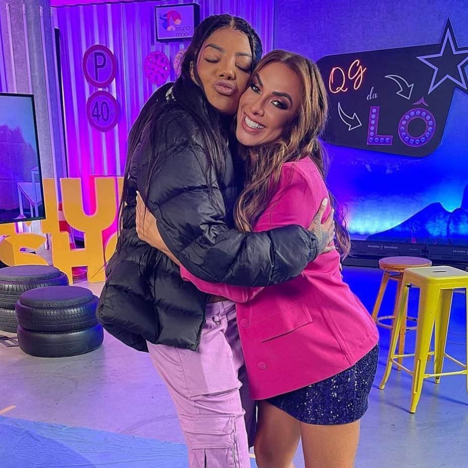 Nicole Bahlsのインスタグラム：「Hoje é hoje é hoje rs @ludmilla amiga hoje é o dia de comemorar sua chegada no mundo ,então estou aqui pra desejar toda felicidade do mundo , muita saúde e muita paz , te amo ❤️ que Deus lhe cubra de alegria sempre」