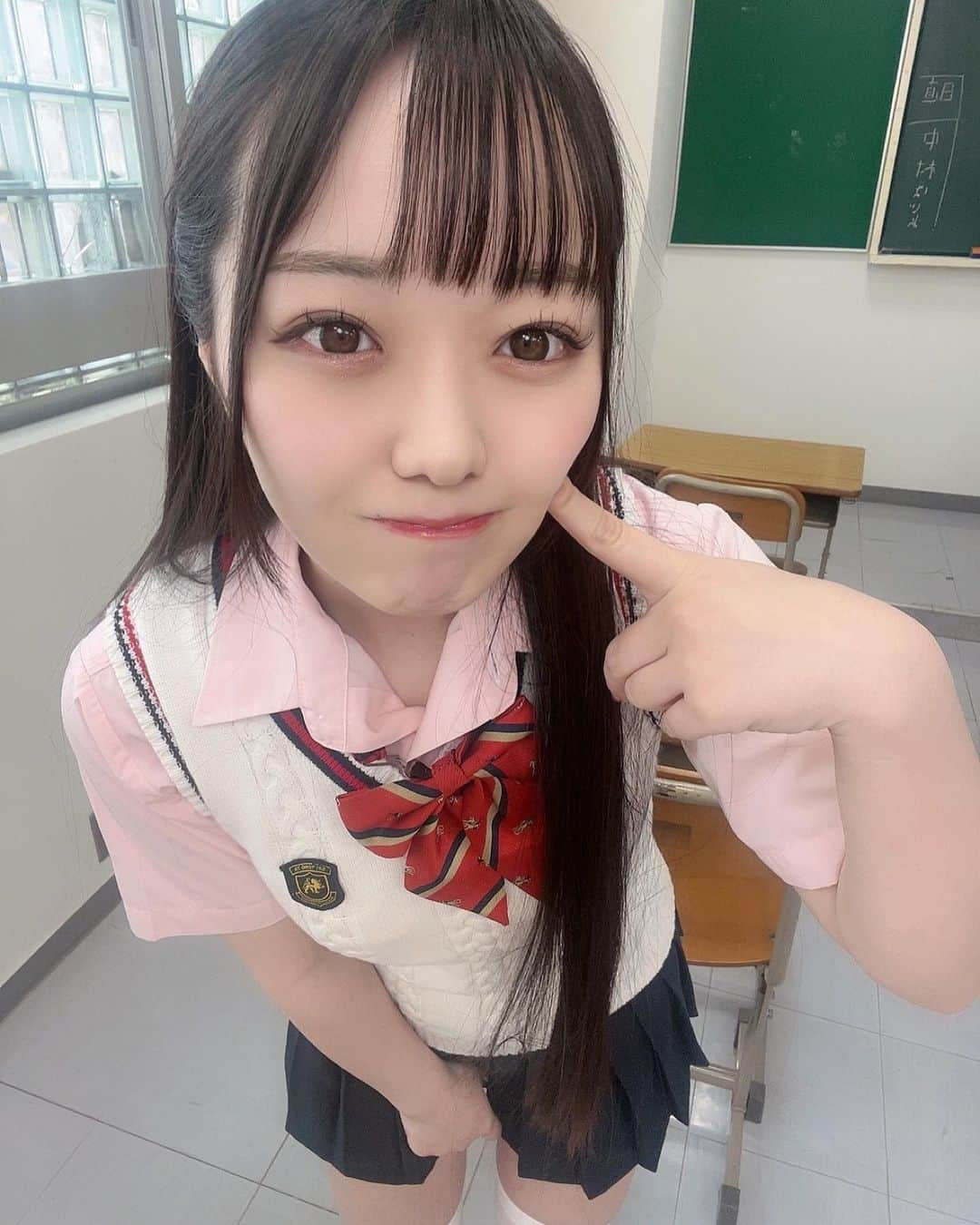 高瀬りなさんのインスタグラム写真 - (高瀬りなInstagram)「🩷🤍  #高瀬りな #act #av女優 #制服 #JK #japanesegirl #schoolgirl #followme #야동 #데일리 #데일리록 #팔로우 #인스타그램  #💖」4月24日 20時30分 - rina_takase