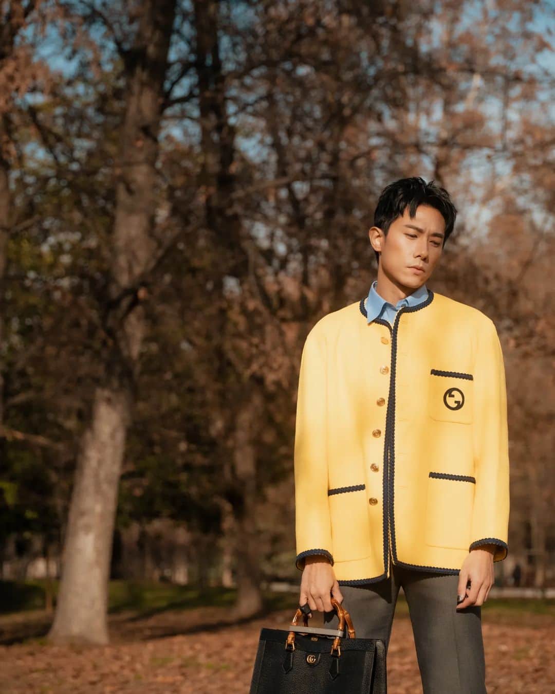 デスモンド・タンのインスタグラム：「Always choose happiness. Surround yourself with people who feel like sunshine. Don't let anyone steal your yellow! 🌞   Special Thanks: Photography by @waltertan // @assemblyclan」