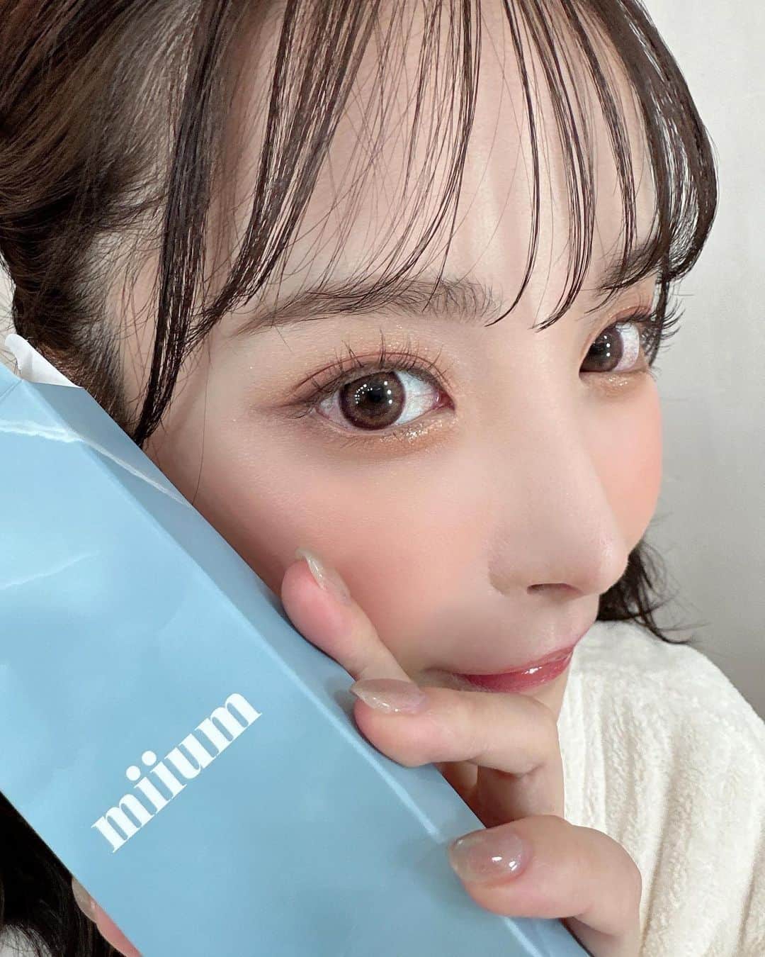 桃乃木かなさんのインスタグラム写真 - (桃乃木かなInstagram)「下着ブランド『chiffon(シフォン)』の 新作の撮影をしてきました❤︎  何度か下着モデルをさせていただいているのですが 今回も日常に溶け込むシンプルだけど可愛いデザインが 盛り沢山でした！  通販サイトホテラバさんから購入出来ます！ 今回着用した新作は順次発売ですので是非チェックしてね💓  ちなみに ホテラバさんが衣装ごとにカラコンも用意して下さったのですが お気に入りは miium のカーヴィピンク👀🫶  @hotel_lovers.official   #撮影 #下着モデル #chiffon」4月24日 20時31分 - kana_momonogi