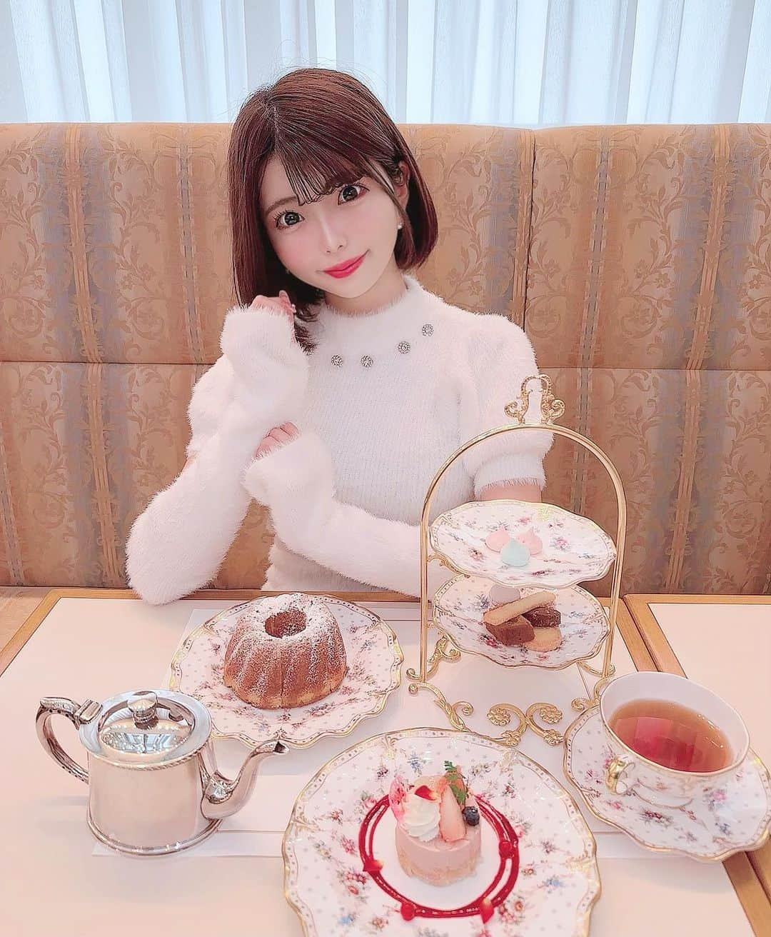 ななぷりんさんのインスタグラム写真 - (ななぷりんInstagram)「可愛いお店でアフヌン🍰💓 お菓子も全部美味しかったからまた行きたいな🥰  onepiece  @michellmacaron_official」4月24日 20時35分 - nana__530