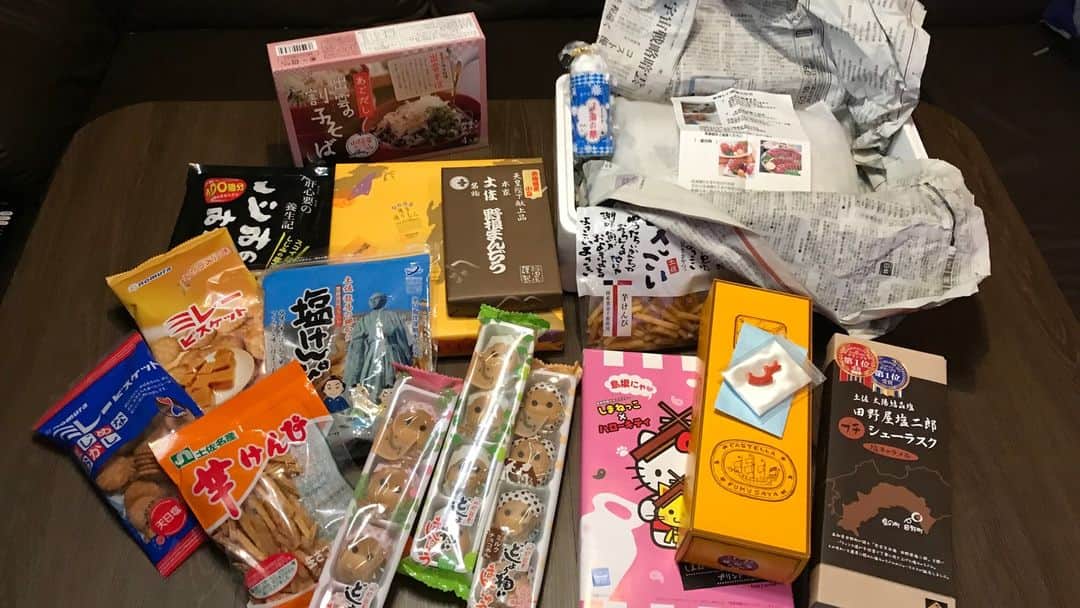 小川裕之のインスタグラム：「今、無事に高知遠征から帰宅💦 今回は沢山のファンと交流ができて、お土産や差し入れを沢山頂きました！感謝❤  トークショーもスタントもバッチリで👌 良きショーができたと思います！ファンの皆様、 #高知JC #南国自動車学校 の方々本当に有難うございました🙏  #OGAチャンネル  #龍馬が沢山いた」