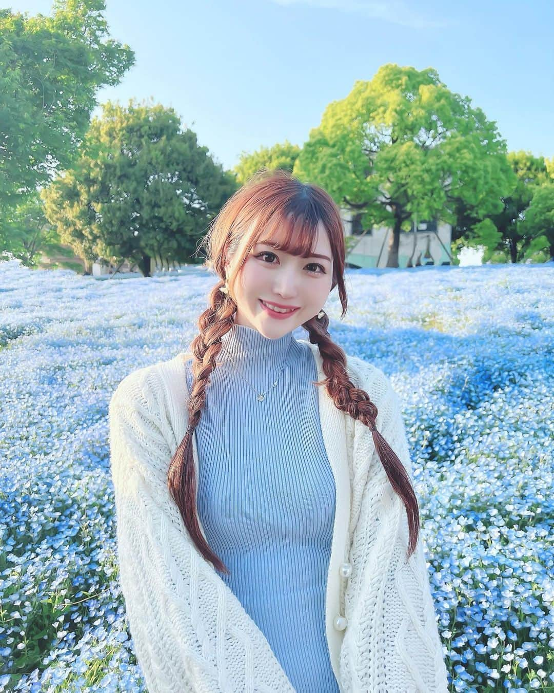 あいにゃんさんのインスタグラム写真 - (あいにゃんInstagram)「都内でネモフィラ見れる場所できたの最高すぎた〜💠🩵🩵 * * #ネモフィラ #ネモフィラ畑 #ネモフィラブルー #舎人公園 #お花畑 #花のある暮らし #東京観光 #東京 #コンカフェ #コンカフェ嬢 #アイドル #サロモ募集 #サロンモデル #みつあみ #水色 #水色コーデ #春コーデ  #fyp #instagood #followｍe」4月24日 20時42分 - ainyan0310