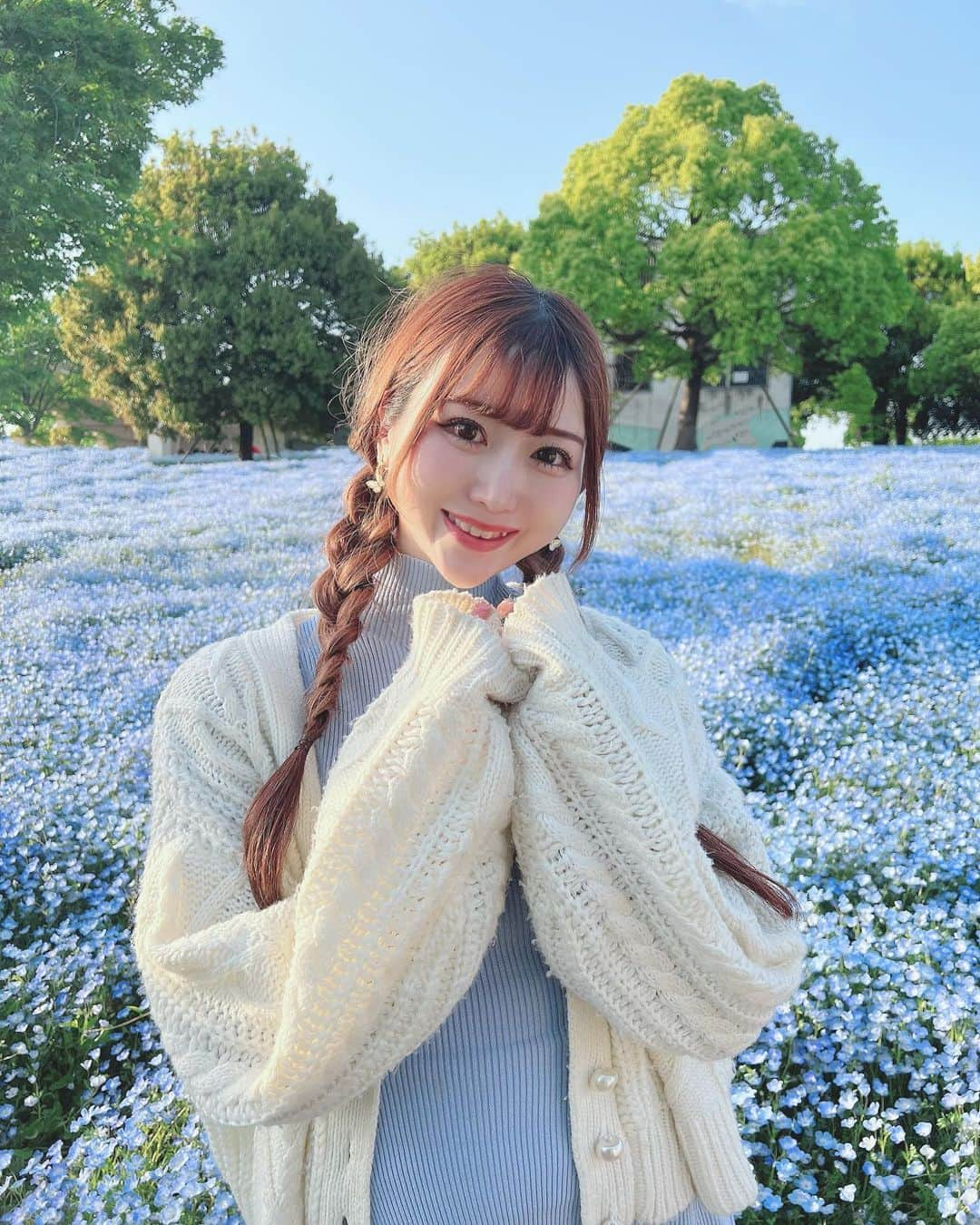 あいにゃんさんのインスタグラム写真 - (あいにゃんInstagram)「都内でネモフィラ見れる場所できたの最高すぎた〜💠🩵🩵 * * #ネモフィラ #ネモフィラ畑 #ネモフィラブルー #舎人公園 #お花畑 #花のある暮らし #東京観光 #東京 #コンカフェ #コンカフェ嬢 #アイドル #サロモ募集 #サロンモデル #みつあみ #水色 #水色コーデ #春コーデ  #fyp #instagood #followｍe」4月24日 20時42分 - ainyan0310