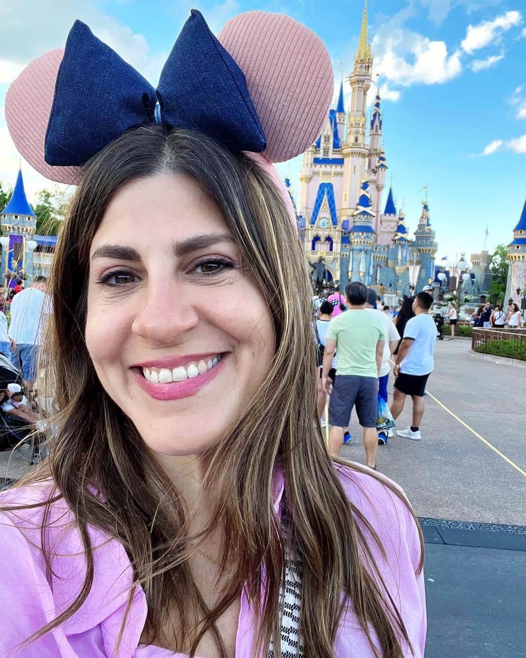 Ilana Wilesのインスタグラム：「We’ve been Disnified. It only took one day in Magic Kingdom for us both to become mouse eared experts at the Disney Genie+ system. It sounds so complicated until you are in the parks doing it and then it all makes perfect sense. We didn’t wait on any lines! I was so worried going without Mike because he’s the planner but I think Disney is a place where spontaneous roll with the punches people can really shine! Also, I love that even though Mazzy is mainly into the big kid attractions, she still got excited about seeing Rapunzel’s tower. And she waved at all the characters in the parade. And all the people who were operating the rides. Everyone waves back at Disney. It’s the best.」