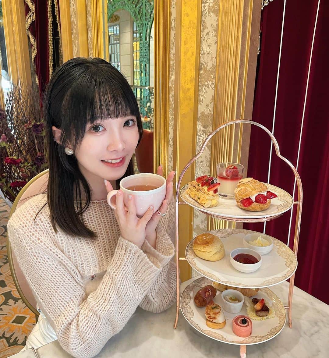 キアナのインスタグラム：「已經幫我慶祝咗十幾次生日嘅bb😚 love you💕」