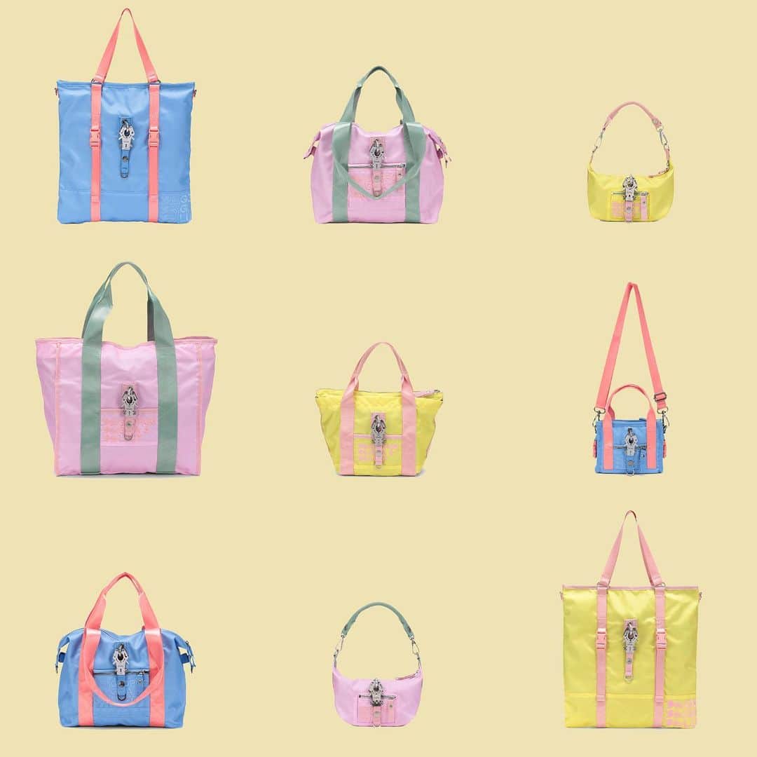 ジョージジーナ&ルーシーのインスタグラム：「BAGCELONA 23 in baboonda blue AEKI in pinker bell LIPSTICK & CONDOMS in pinkachu MI LA NO in pinker bell VY1 in pinkachu SWEETS in baboonda blue AEKI in baboonda blue LIPSTICK & CONDOMS in pinker bell BAGCELONA 23 in pinkachu  #georgeginalucy #ggl #colorisbag」