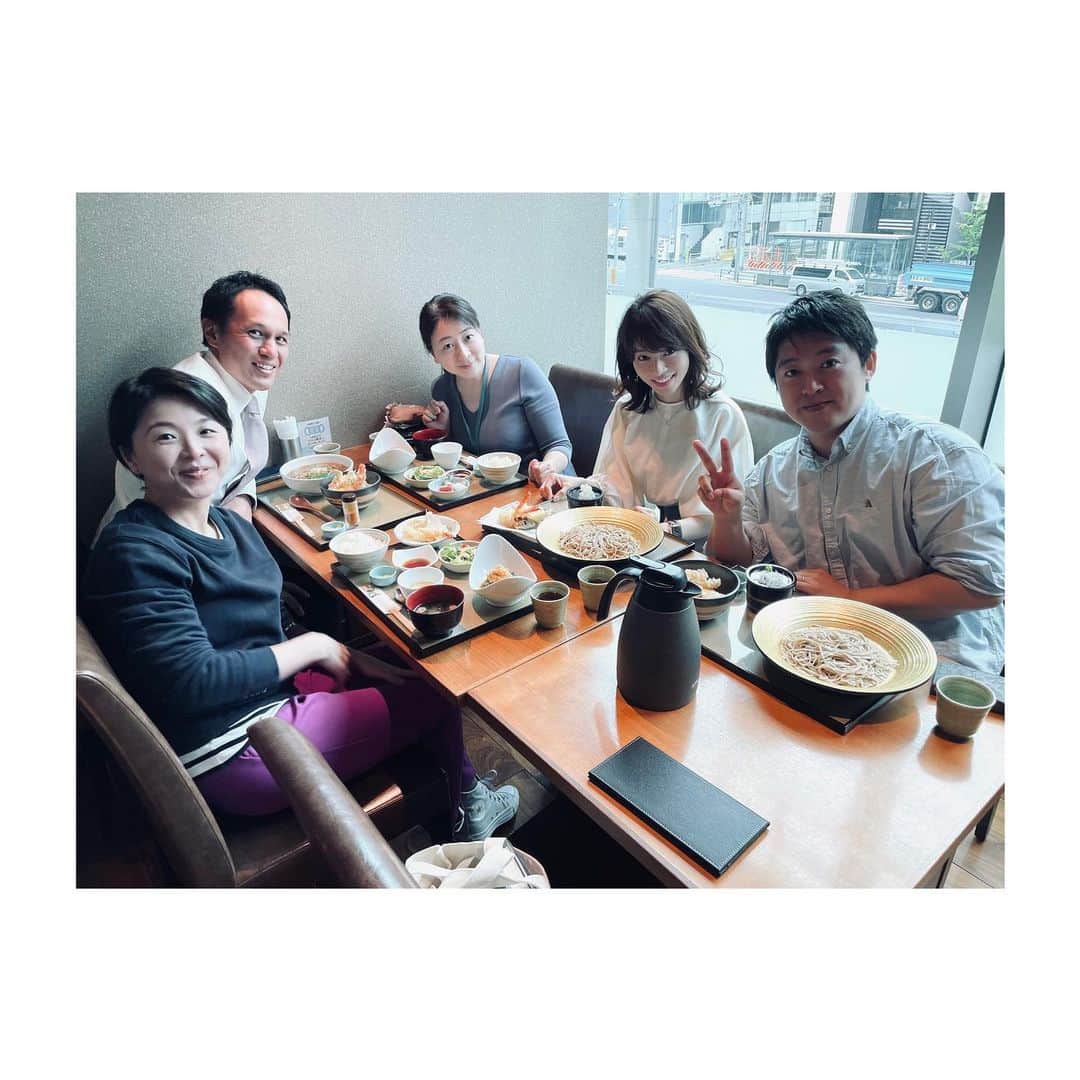 前田真理子のインスタグラム：「同期でランチ。 ハプニングがあり、最後は子供のように5人で仲良くオレンジジュースを飲みました。 20年目のありがとう！」