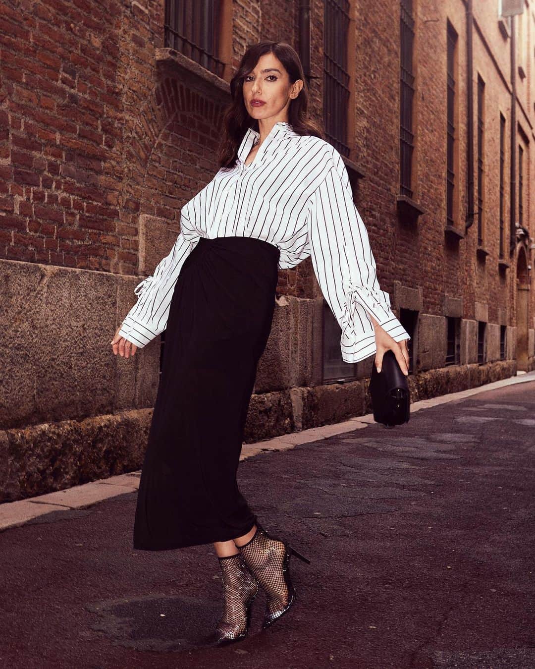 のインスタグラム：「Walking on the moon, my way ✨🪐🌙. . . . @pinkoofficial  #pinko  #adv」