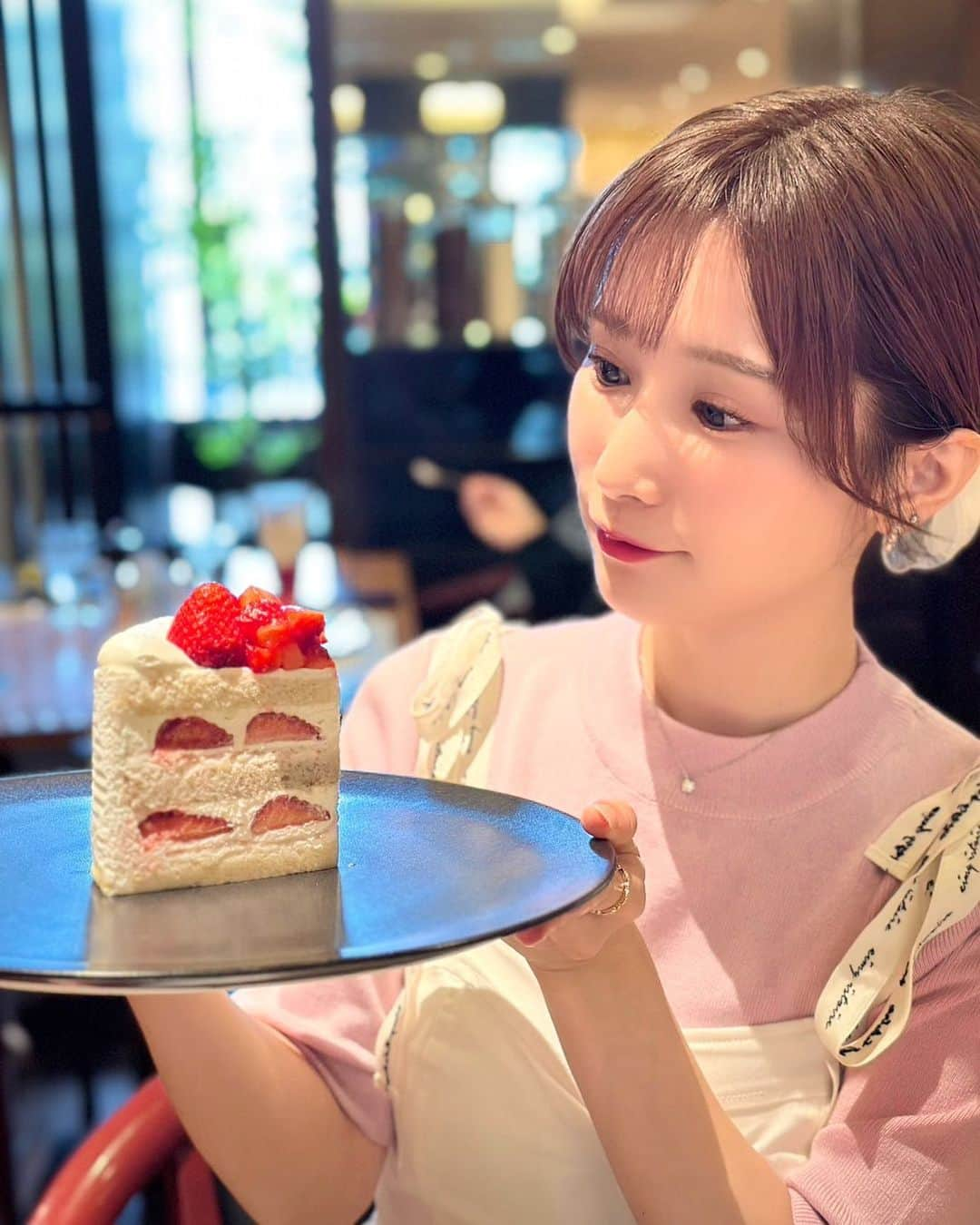 小島みなみさんのインスタグラム写真 - (小島みなみInstagram)「. . 🍰🍓 . . . #人生で1番美味しかった #ショートケーキ #いちご #いちごスイーツ #いちごのショートケーキ #いちごのケーキ #パティスリーsatsuki #ニューオータニ #新エクストラスーパーあまおうショートケーキ」4月24日 20時47分 - kojima_minami_373