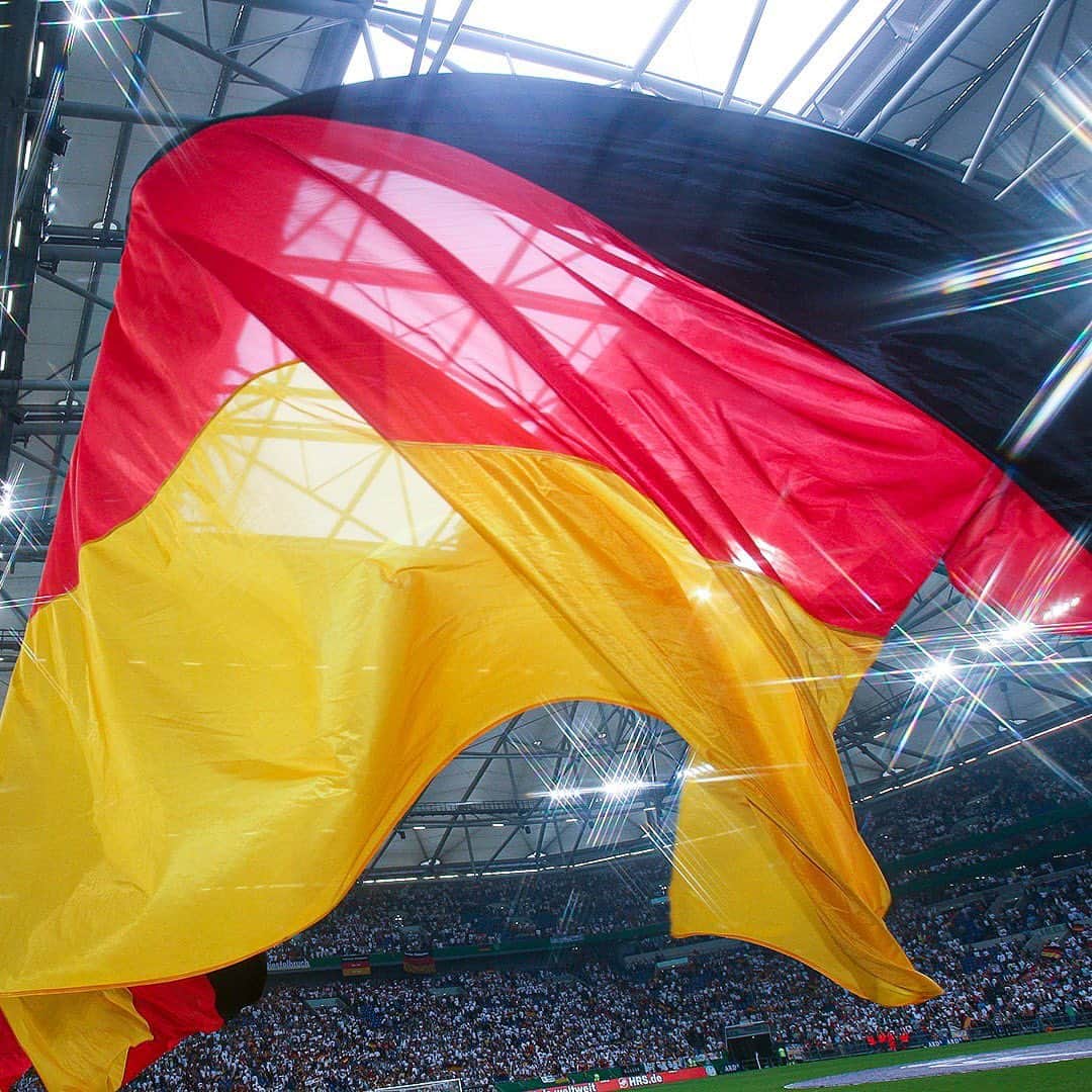 シャルケ04のインスタグラム：「SAVE THE DATE! Am 20. Juni absolviert das @dfb_team ein Testspiel gegen Kolumbien in der @veltins_arena 🙌🏻 . . #DFBTeam #DFB #Nationalmannschaft #Testspiel #VeltinsArena」