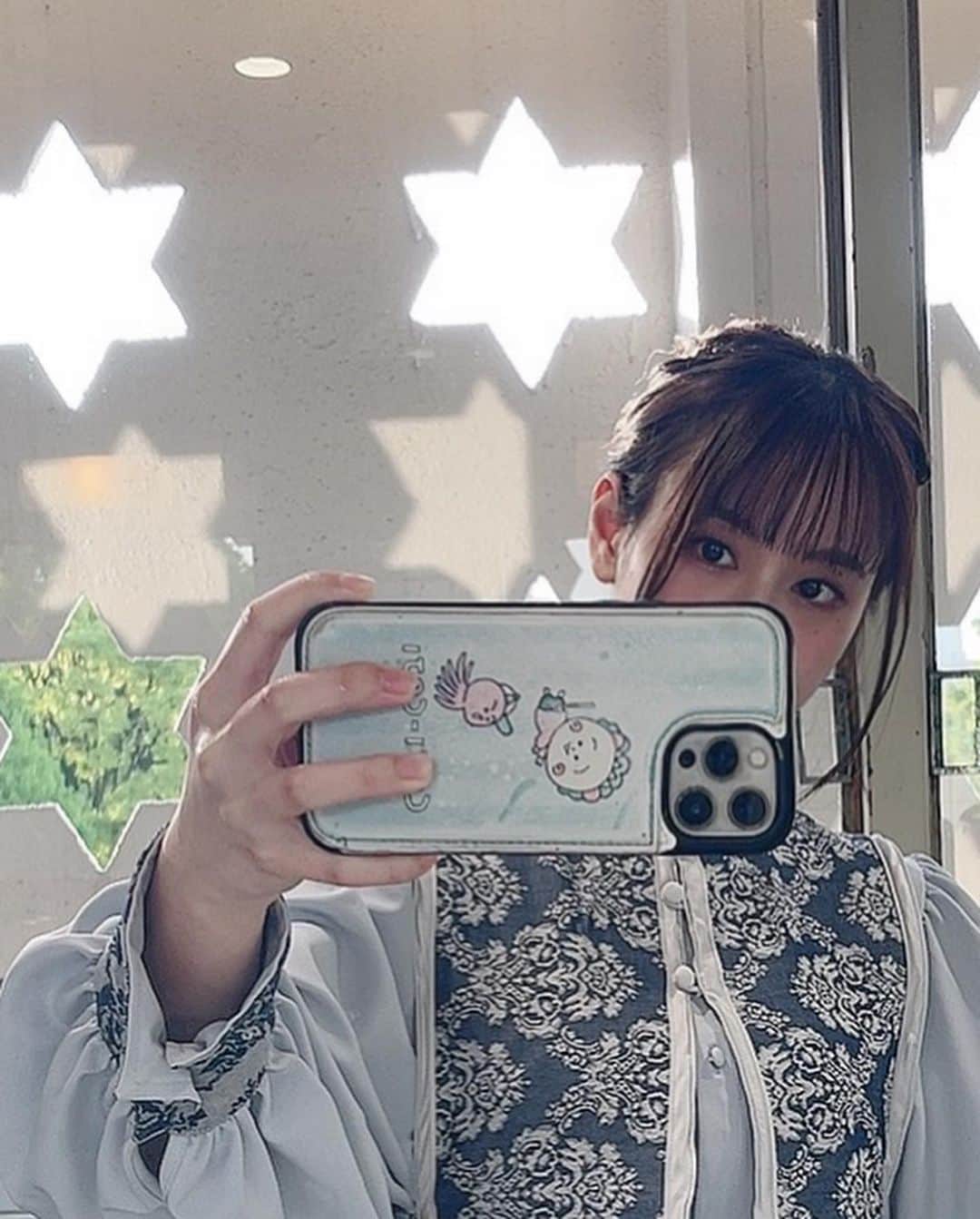 前田佳織里さんのインスタグラム写真 - (前田佳織里Instagram)「先日は長瀞さん 公開録音ありがとうございました！✨ またゲストで出演させて頂けて嬉しかったです！ 笑いすぎて最高なイベントになりました☺️ すみぺさんもあいにゃさんも一緒に話してて本当に楽しくて、あっという間な素敵時間でした〜✨ 8月のイベントもよろしくお願いします！ すみぺさんから頂いたシャンパン飲む時がウキウキです〜！🥰大切にのみます！  折原役 前田佳織里🐶  #長瀞さん  #公開録音  #誕生日プレゼント」4月24日 21時02分 - maedakaori_official