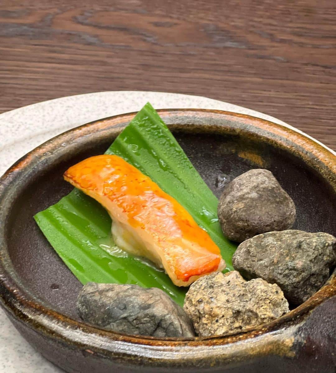 原口篤子さんのインスタグラム写真 - (原口篤子Instagram)「デンマークのミシュランレストラン noma の京都のポップアップレストランに行って来ました。 どれも地産のお野菜が多いメニューだけど見た目とびっくりするくらい意外な味。 SDGSに拘った食材。 美味しかったです。 皿数が多くて全ては載せられないけど 伝わるかなぁ… #michelin」4月24日 21時03分 - atsuko_dualview