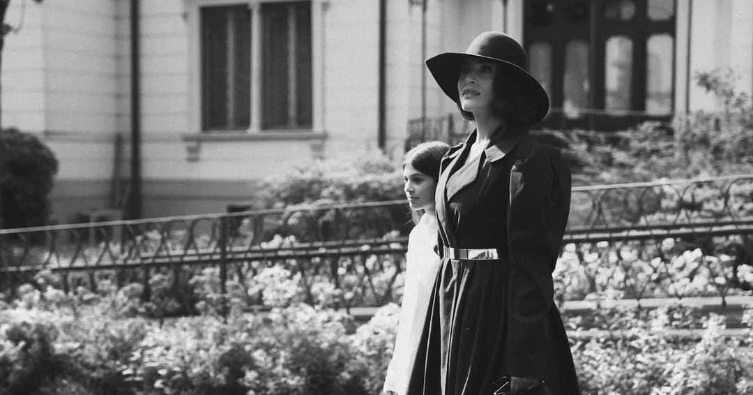 のインスタグラム：「Home is where the heart is: Borsalino, the Made in Alessandria Maison showcases an unprecedented short-film entitled Tornando A Casa starring Italian actress Caterina Murino as the main character Gabriella, who travels between reality & fiction in the places of her childhood set in the 1970’s. Discover this historic  cinematic ode to the DNA Borsalino & its backstage story of the creative inspiration for the Best Hats in the World. Premiere the new Borsalino YouTube channel to watch the full film. Link in bio.  Actress: @caterina_murino_official Written: @giacomo9838  Directed by: @josephcardoofficial  Filmmaker: @solinunte_ Assistant: @carmine_sardaro / @michelesardano_  #fashionfilm #shortfilms #movies #Borsalinofilm #Filmlover #Fedoralover #borsalinoworld #Borsalinohistory #Italiancinema #hatlover #craftsmanshipmatters #sylematters #stylishaccessories #historyofhehat #eleganthistory #BorsalinoDNA #Bestinclass #Alessandria #MadeinItaly」