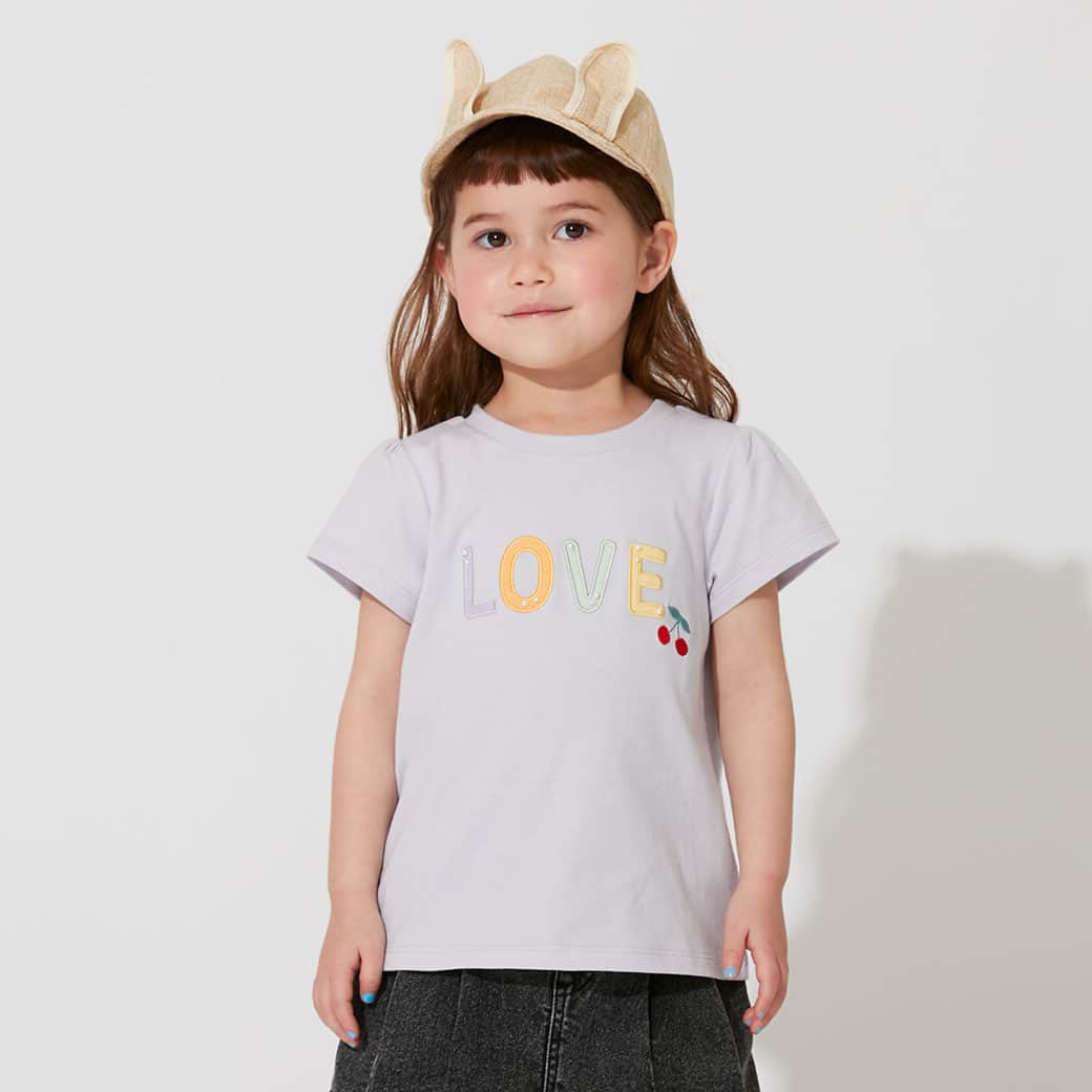 petit mainさんのインスタグラム写真 - (petit mainInstagram)「. 　 ▶︎ New Item 　 キラキラのモチーフのTシャツは、Aラインシルエットなのでパンツと合わせるなら、アウトしてもかわいくなること間違いなし！カラーによって、モチーフが異なるのでどれにしよか、悩みますね〜。モチーフによっては、中にスパンコールが入っていたり、ビーズが付いていたりとこだわりポイント満載です。ジュニアサイズもあるので、お揃いもできちゃいます♡ 　 　 　 　 【接触冷感/リンクウェア】 モチーフ半袖Tシャツ 80-130㎝ 品番：9632216 価格：￥2,090 (税込) 　 S（140㎝）・M（150㎝） 品番：8432216 価格：￥2,530 (税込) ○エメグリ・オフホワイト・ピンク・クロのみ 　 【リンクウェア】 デニムプリーツスカート 80-130㎝ 品番：9632102 価格：¥2,860(税込) 　 他参考商品 　 girl：身長88㎝ / 着用90㎝ girl：身長101㎝ / 着用100㎝ 　 　 　 　 〈ご注意〉 ※写真はサンプルで撮影しています。色・デザインが多少が異なる場合がございます。あらかじめご了承ください。 ※入荷、在庫状況は店舗によって異なる場合がございます。ご利用の店舗までご確認ください。 ※ナルミヤオンラインでは入荷次第順次発売となります。 ※オンラインの入荷、在庫状況について詳しくはナルミヤオンラインまでご確認ください。 @narumiyaonline_official  　 #petitmain #プティマイン #プティキッズ #プティの新作 #ナルミヤオンライン #narumiyaonline #女の子ベビー #男の子ベビー #むすめふく #むすこーで #女の子コーデ #女の子ママ #男の子コーデ #男の子ママ  #子供のいる暮らし #赤ちゃんのいる暮らし #こどもと暮らす #子育てグラム #instafashion #kidscode #キッズコーデ #キッズファッション #キッズモデル #子供服 #子供服通販 #幼稚園準備 #リンクコーデ #お揃いコーデ」4月24日 21時00分 - petitmain_official