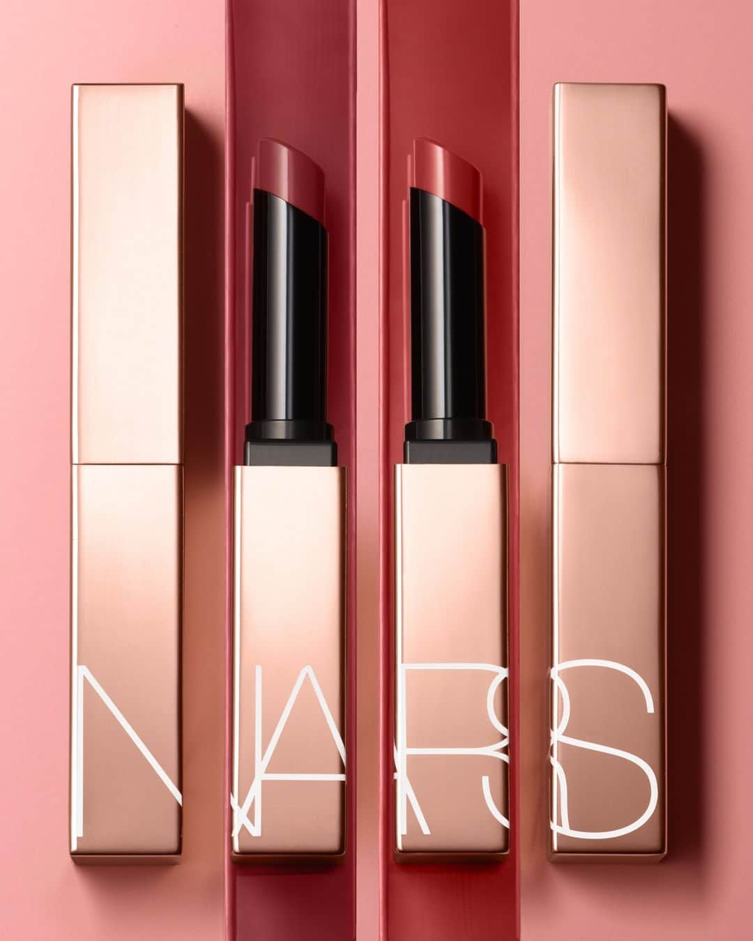 NARSさんのインスタグラム写真 - (NARSInstagram)「Glow-to shades: Afterglow Sensual Shine Lipstick in rich berry red Turned On and warm brick red Idolized. Which are you swiping on first? Discover all 10 high-shine options at @ultabeauty.」4月24日 21時00分 - narsissist