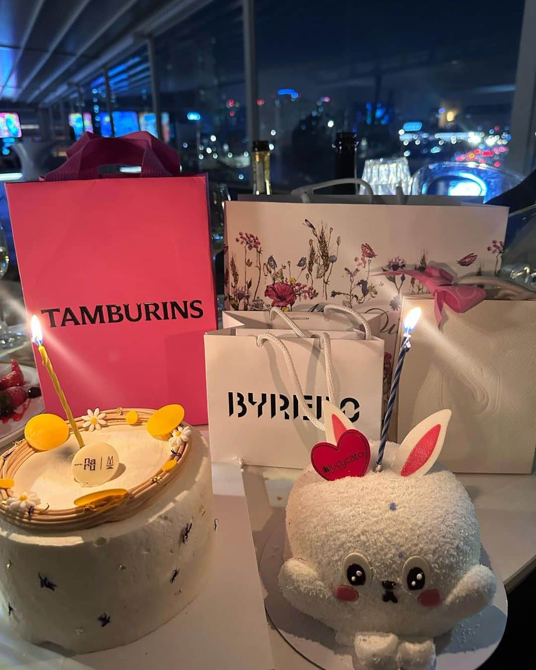 Elina 엘리나 (エリナ) さんのインスタグラム写真 - (Elina 엘리나 (エリナ) Instagram)「It was the best birthday🤍 Thank you for all your gifts and messages🥰  너무 행복한 생일 보냈어요 다들 감사해요」4月24日 21時00分 - elina_4_22