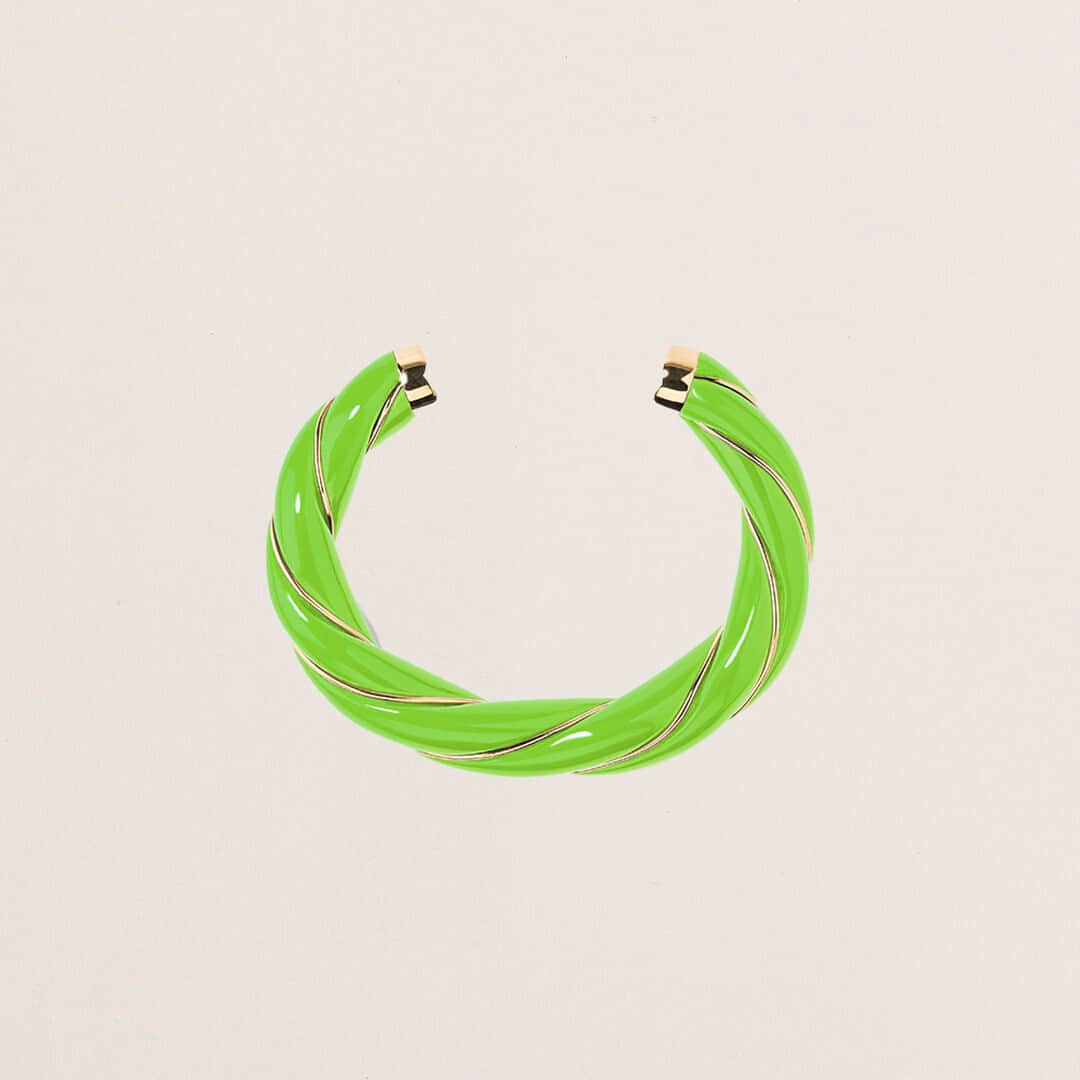 オーレリービダマンのインスタグラム：「Green lemon is the third new color of Diana bangles 💚 #SS23 #jewellery #aureliebidermann」