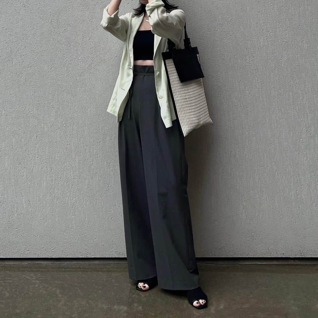 宮上葵のインスタグラム：「. 色が綺麗なシアージャケット🧚🏻‍♂️ 春は色もの着たくなる🌈  #frayid」