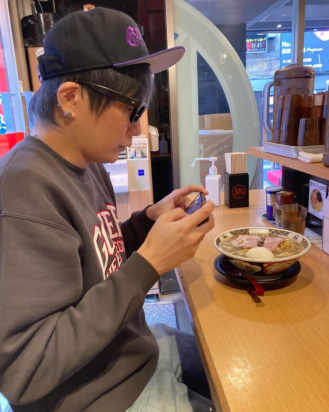 吉野裕行のインスタグラム：「#インスタおじさん飯  今日は隣😊」