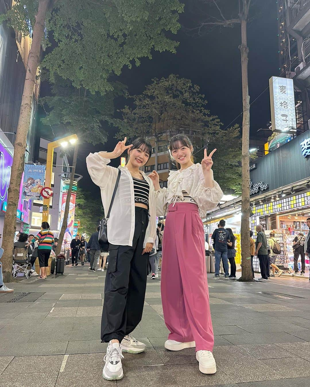 希山愛さんのインスタグラム写真 - (希山愛Instagram)「* 台湾の原宿で理子と❤︎ たまたまお洋服おそろいやったね🫰🏻🫧  #西門町 #西門 #台北 #台湾 #台湾観光 #台湾旅行  #taipei #taiwan #followme #99line」4月24日 21時07分 - kiyama_ai_official