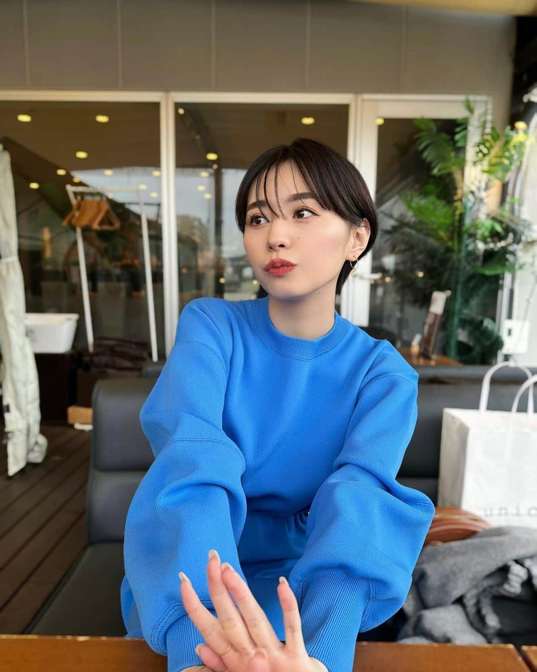 MIORIのインスタグラム：「・ この時写真もいっぱい撮ったので せっかくだから！🤍  #ショートヘア#ショートカット#ハンサムショート#春ファッション#150cmコーデ#低身長コーデ」