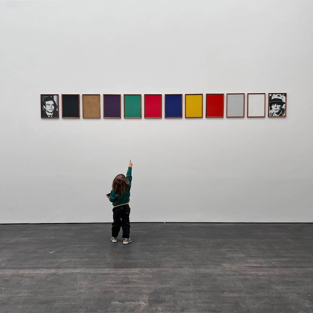 アメリカンビンテージのインスタグラム：「Today we're at @smakgent with @isabel_mjj and her daughter !  Fan of this series of pictures - viva arte, at the youngest age ❤️  #americanvintage #justforcoolkids #contemporaryart #smakgent」