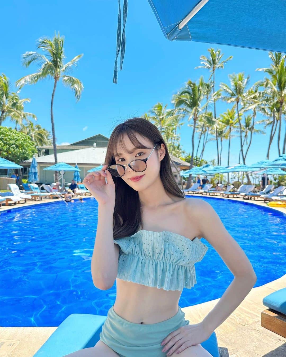 磯田 ひかる(Hikaru Isoda) さんのインスタグラム写真 - (磯田 ひかる(Hikaru Isoda) Instagram)「こんばんは🌛 私はいまハワイに来ております🤍 約3年振りくらいに来れて嬉しい🥹  ハワイ用に展示会で水着買ったんだけど間に合わず！😂笑 いつもルックブックで着てるものでやり過ごします🙏  風が心地よくてビーチでぼーっとするのが気持ち良い。  ------------------------------ picaru：162cm / 骨格ウェーブ 1st ブライトスプリング 2nd ブライトサマー  大人可愛いスタイルアップコーデ ヘアメイクを合わせた トータルスタイリングを提案🤍  不定期にストーリーで ファッションお悩み相談募集中🥰 ------------------------------  他の投稿を見る→【@picaruuu】」4月24日 22時00分 - picaruuu