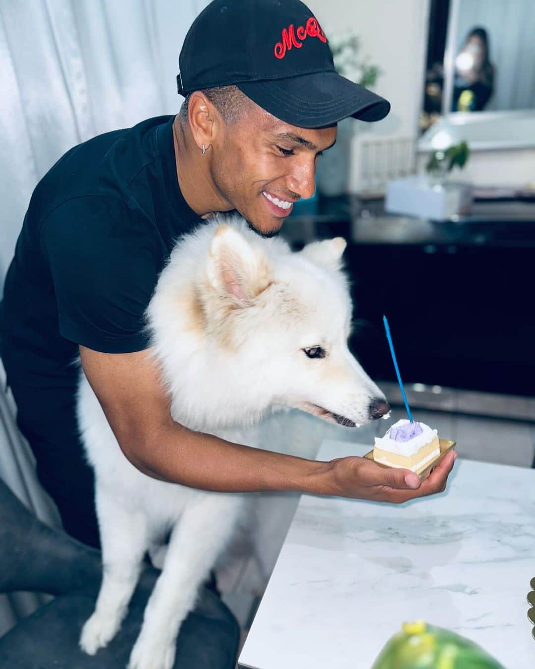 のインスタグラム：「Happy birthday to my baby boy 🎂🐶😍 #2yearsold」