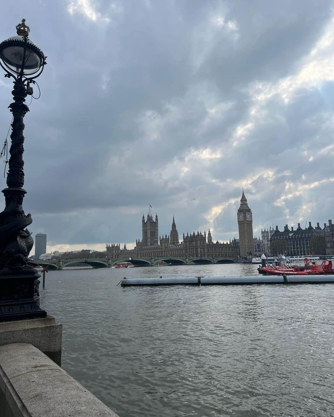 Elliana Shayna Pogrebinskyさんのインスタグラム写真 - (Elliana Shayna PogrebinskyInstagram)「Thank you London for being the last stop on our 2 week journey across Europe and for being the place where I got to reign in my quarter life 🧡 A perfect trip to get to marvel at the wonders and history of the world and celebrate earth day with me 🌎」4月24日 21時29分 - elliana_pogrebinsky