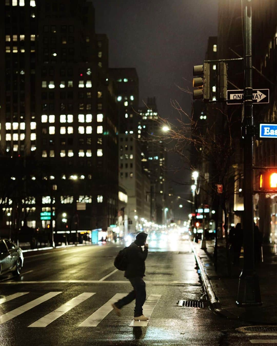 大杉隼平さんのインスタグラム写真 - (大杉隼平Instagram)「ニューヨーク。 夜があけ朝がまたやってくる。  #ny #ニューヨーク #nyphotography #leica #leicam #leicaphoto #leicaphotography #streetphotography #photo #ライカ #写真 #shumpeiohsugi #大杉隼平」4月24日 21時23分 - shumpeiohsugi_photographer