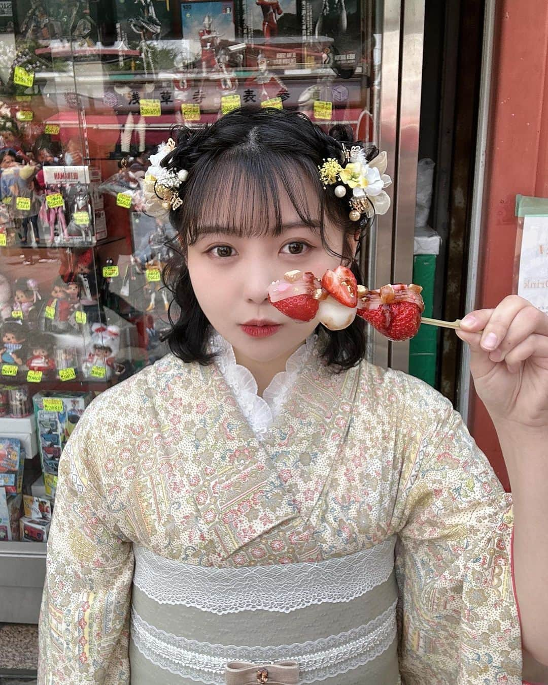 みさねさんのインスタグラム写真 - (みさねInstagram)「写真いっぱい🌼 前も後ろも横も全部可愛いです👘 ㅤ めちゃくちゃ楽しかった絶対また行く〜👼🏻💓 ㅤ 最後シュール🫡 ㅤㅤ 着物&ヘアアレンジ @kesatokyo_official  ㅤㅤㅤ #春メイク #メイク #レトロ着物 #着物 #着物レンタル #浴衣ヘア #着物ヘア #着物ヘアアレンジ #着物デート #自撮り #自撮り界隈 #自撮り女子 #ボブ #ボブアレンジ #浅草 #浅草カフェ #浅草食べ歩き #デートスポット」4月24日 21時25分 - misane1209