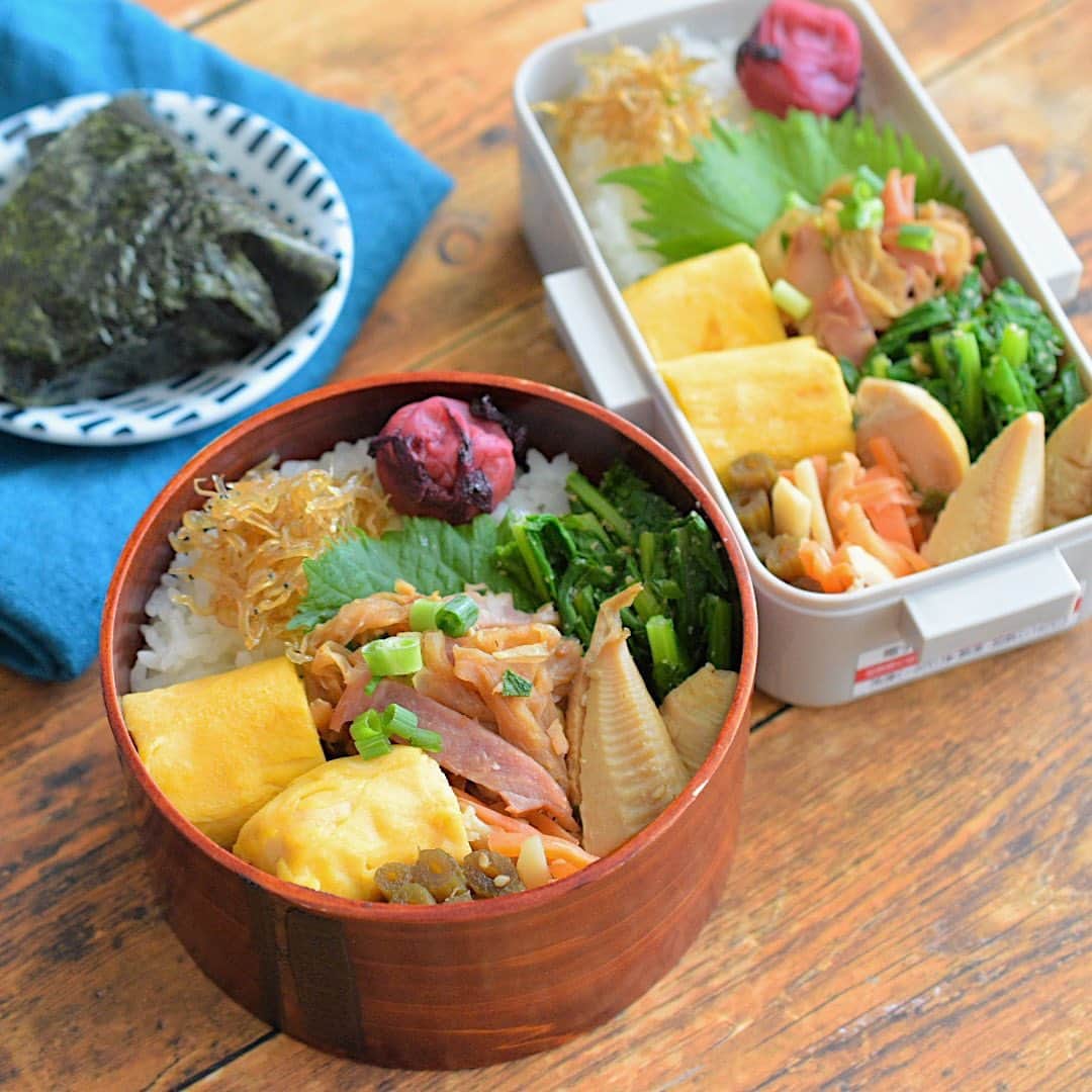 yukiyoのインスタグラム：「2023.4.25* ・ 今日のお弁当 ・ ごはんにしらすの佃煮、梅干し 甘い出汁巻 切り干し大根と焼豚、少し余った赤身ベーコン炒め つぼみ菜ごま和え たけのこバタポン炒め たけのこ人参きんぴら フキの当座煮 おにぎりの具は昆布の佃煮（写って無いけど） お味噌汁はタラの芽と油揚げ ・ 火曜日、頑張ろう ・ ・ #お弁当 #obento #bento #japanesefood #暮らし #わっぱ #曲げわっぱ #わっぱ弁当 #igersjp #クロワッサンお弁当部 #クロワッサン普段弁当 #おむすび #おにぎり」